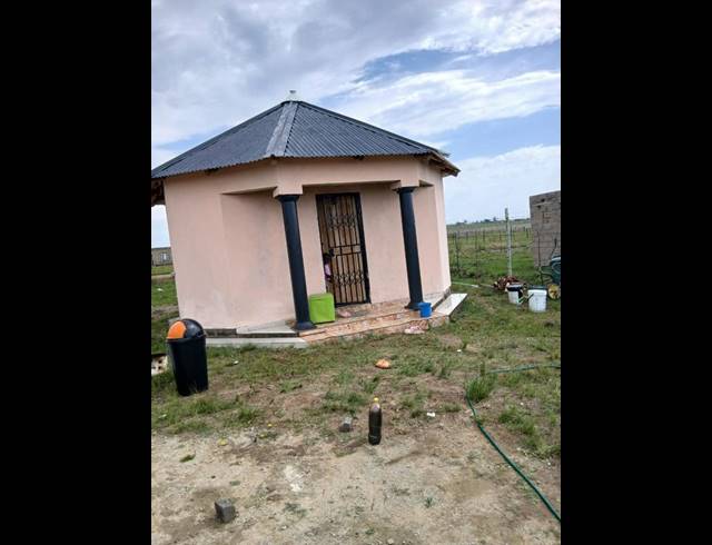 2 BEDROOM HOUSE FOR SALE IN MAFAHLAWANE